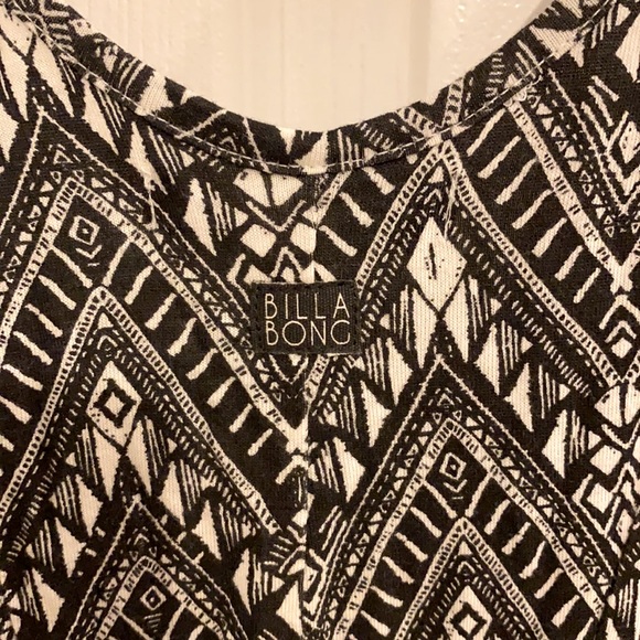 Ladies size small billabong dress. Only worn once or twice, in great condition. - Picture 3 of 4